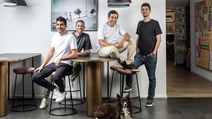 המייסדים ובעלי Wiz, מימין: רועי רזניק (סמנכ"ל פיתוח), עמי לוטבק (סמנכ"ל טכנולוגיה), אסף רפפורט (מנכ"ל), ינון קוסטיקה (סמנכ"ל מוצר)