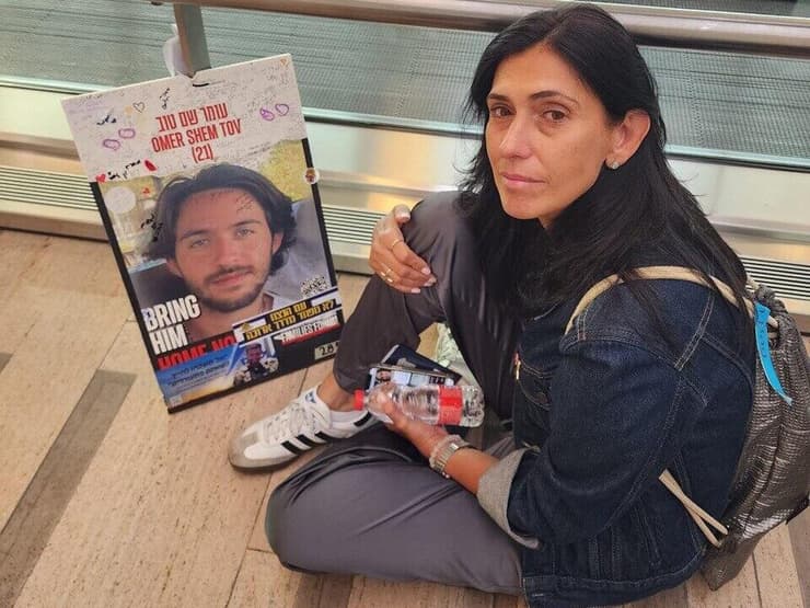 שלי שם טוב בנתב"ג לפני הטיסה לארה"ב