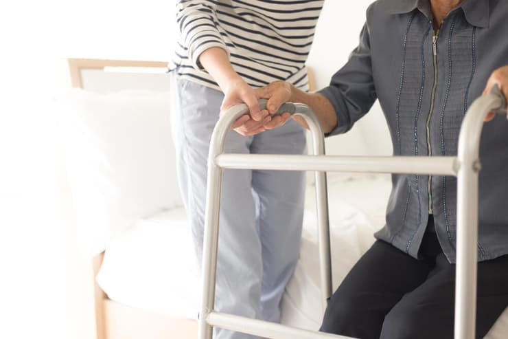 נכות בעקבות שבץ מוחי. אילוסטרציה (צילום: shutterstock) נכות בעקבות שבץ מוחי