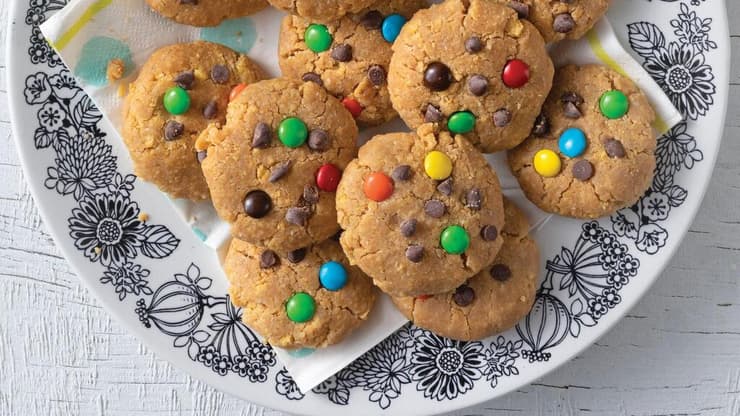 ללא אפייה: עוגיות חמאת בוטנים ושוקולד צ'יפס