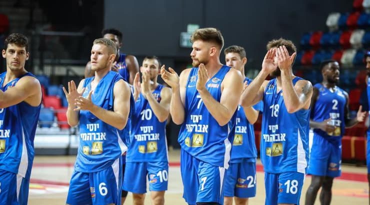 עדיין לא ידוע מי הקבוצה ה-14 בליגת העל. שחקני הפועל אילת (איציק בלניצקי, one) עדיין לא ידוע מי הקבוצה ה-14 בליגת העל. שחקני הפועל אילת