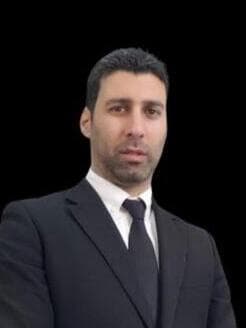 עורכי הדין אלעד פלג מימין וחופן שטרייכר משמאל