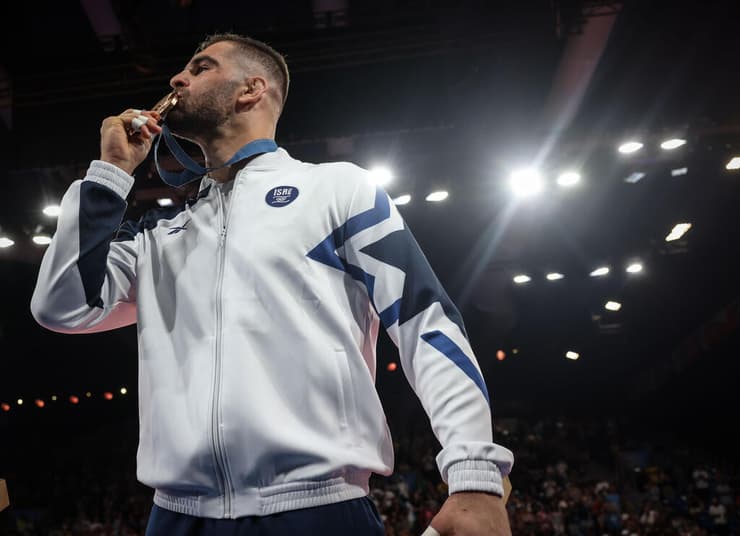 פיטר פלצ'יק עם מדליית הארד מאולימפיאדת פריז 2024