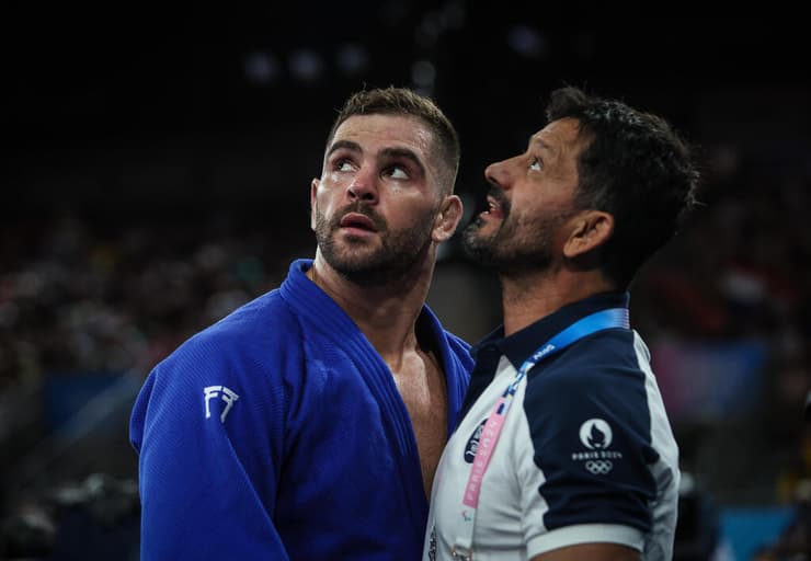 "גם ניסיונות למצוא פתרון הולם עלו בתוהו". סמדג'ה עם פיטר פלצ'יק בפריז (צילום: עוז מועלם) פלצ'יק וסמדג'ה