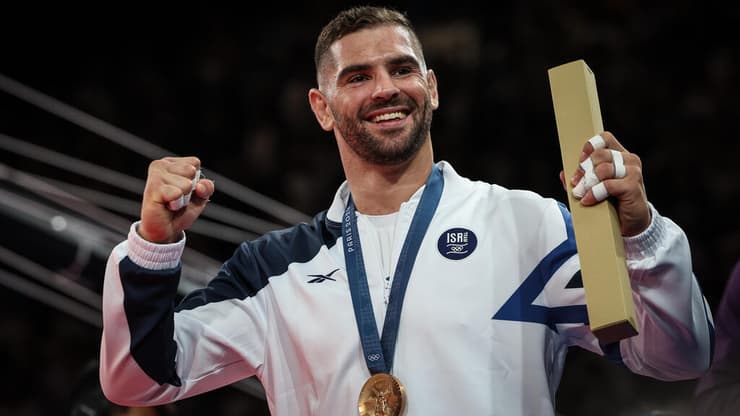 פיטר פלצ'יק עם מדליית הארד מאולימפיאדת פריז 2024 (צילום: עוז מועלם) פיטר פלצ'יק עם מדליית הארד מאולימפיאדת פריז 2024