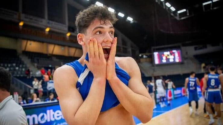 צפוי להיות השחקן המוביל של הנבחרת. מאייר (צילום: FIBA PHOTOS) מאייר