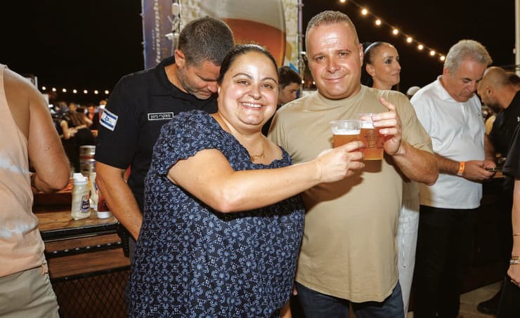  ענבל גלאם עם אחיה, תומר גלאם, ראש עיריית אשקלון 