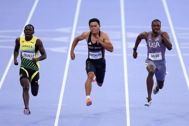 נואה ליילס (מימין), אובליק סוויל (משמאל)