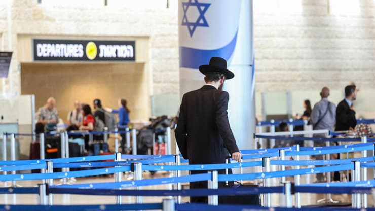 נוסע חרדי בשדה התעופה נתב"ג, עת היערכות לתקיפה איראנית