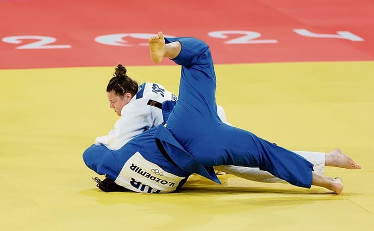 רז הרשקו מנצחת את קיירה אוזדמיר הטורקייה בחצי הגמר