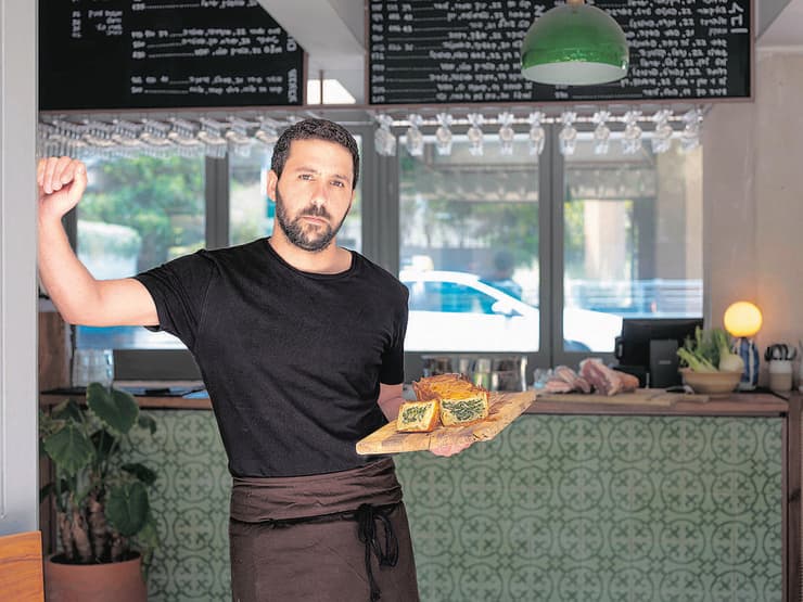 ״לא חשבתי שאתרגש ככה". אביעד פלד (צילום: יובל חן) אביעד פלד ה שף של ה מסעדה מסעדות קרוט ו פרא צולם ב מסעדה מסעדת קרוט ב כיכר הבימה תל אביב אוכל