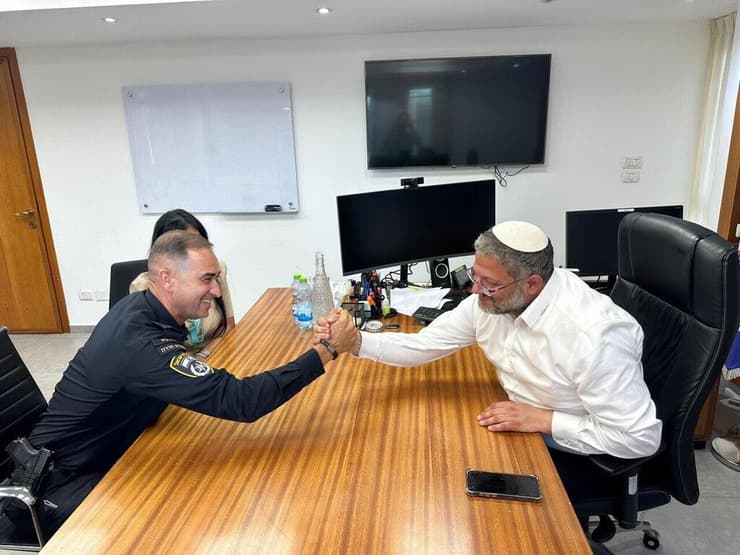 השר לביטחון לאומי איתמר בן גביר בפגישה עם סנ"צ עמית פולק