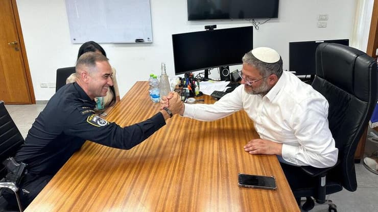 השר לביטחון לאומי איתמר בן גביר בפגישה עם סנ"צ עמית פולק