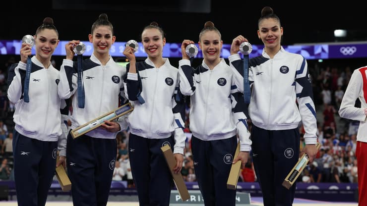 המדליסטיות הישראליות היחידות מפריז שלא ימשיכו ללוס-אנג'לס (צילום: עוז מועלם) נבחרת ההתעמלות האמנותית