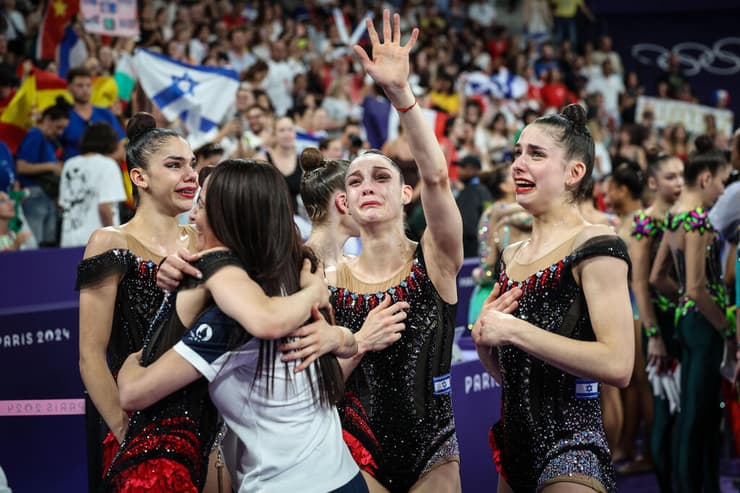 התעמלות אמנותית זכייה מדליית הכסף