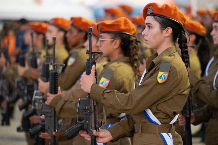 לוחמות ולוחמי פיקוד העורף. "גאה בגיבורים ובגיבורות האלה" (צילום: דובר צה"ל) החלפת פיקוד לחטיבת החילוץ וההדרכה - אל"מ שלומי בן יאיר