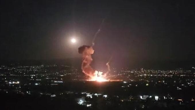 פיצוצי משנה, ורקטות שמתעופפות: תיעוד מהתקיפה בעומק לבנון