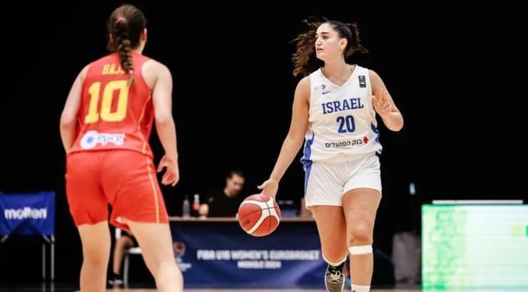 זילברשלג. עוד הפסד לנבחרת הנערות (צילום: FIBA.COM) זילברשלג. עוד הפסד לנבחרת הנערות