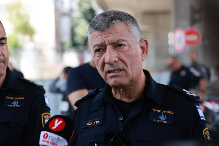 מפקד מחוז ניצב פרץ עמר