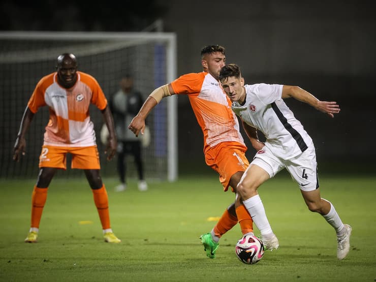 להפועל ת"א יש שחקנים מעל הליגה. נאור (צילום: עוז מועלם) נאור