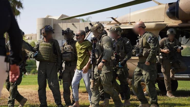 תיעוד פרחאן קאדי מגיע לבהי"ח סורוקה לאחר שחולץ מרצועת עזה על ידי לוחמי צה״ל