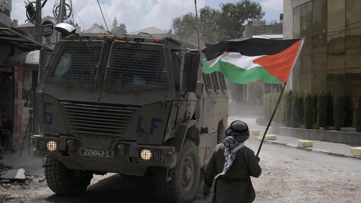 "3 נערים פעלו לשבש את פעילות כוחות הביטחון במחנה נור א-שמס" (צילום: AP /Majdi Mohammed) מחנה הפליטים נור א-שמס כוחות צה"ל פשיטה מבצע יו"ש