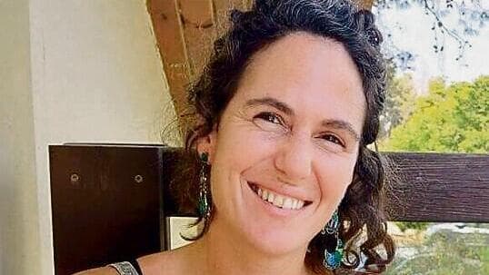 המחווה המוזיקלית מהדהדת את רוחה של מי שחיזקה רבים בשבי. כרמל גת ז"ל (צילום: מהאלבום המשפחתי) כרמל גת ז"ל