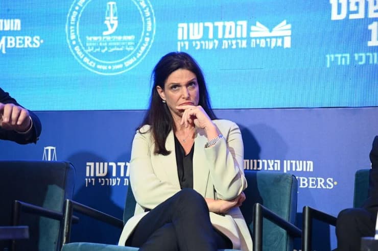 מהומות בוועידה בזמן ששמחה רוטמן מדבר