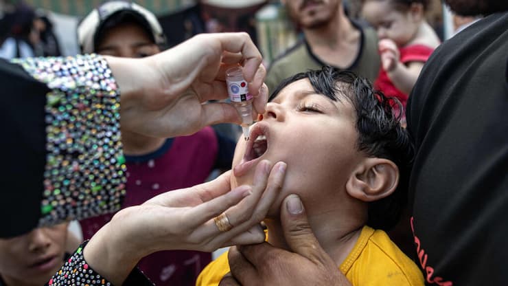 חיסון ילדים בחאן יונס עזה 