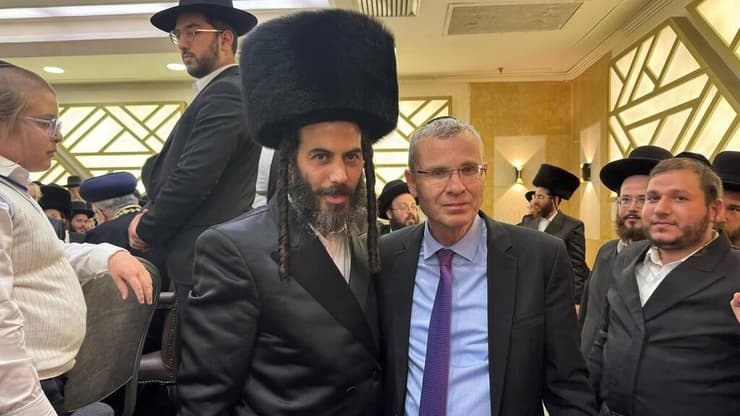 יריב לוין בחתונת בתו של  מוטי בבצ'יק