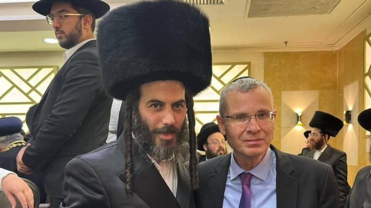 יריב לוין בחתונת בתו של  מוטי בבצ'יק