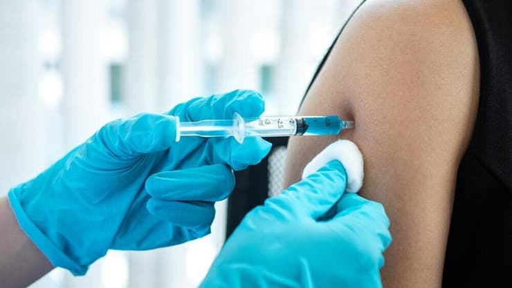 ד"ר אלון שליב: "רק 29.9% מהאוכלוסייה חוסנו לשפעת השנה" (צילום: shutterstock) חיסון נגד שפעת