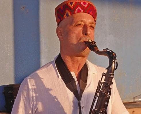 ארז יצקן עם הסקסופון