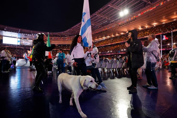 חמרני עם דגל ישראל בטקס הנעילה של המשחקים הפראלימפיים (צילום: Aitor Alcalde/Getty Images) טקס הנעילה של המשחקים הפראלימפיים
