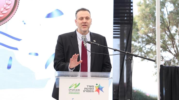 חושש מפיצוץ. זוהר (צילום: דנה קופל) שר התרבות הספורט מיקי זוהר בטקס חלוקת המענקים למדליסטים האולימפיים והפראלימפיים