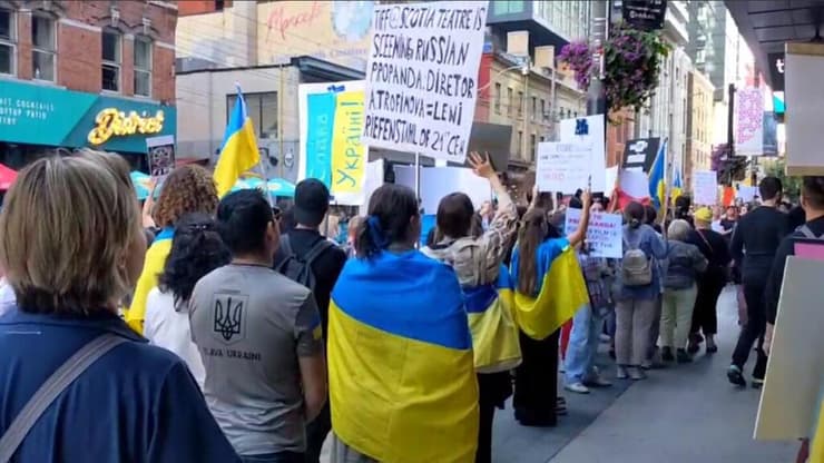 הפגנת האוקראינים נגד הסרט הרוסי בפסטיבל טורונטו