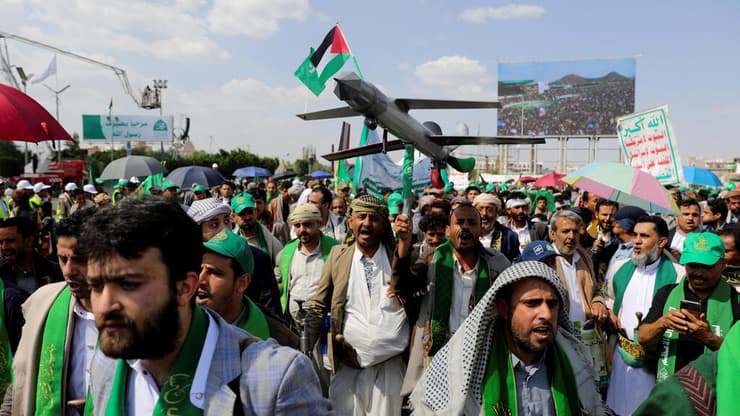 עצרת של תומכי החות'ים בצנעא, בספטמבר (צילום: רויטרס / REUTERS / Khaled Abdullah) עצרת של תומכי החות'ים חות'ים ב צנעא תימן לרגל יום השנה להולדתו של הנביא מוחמד