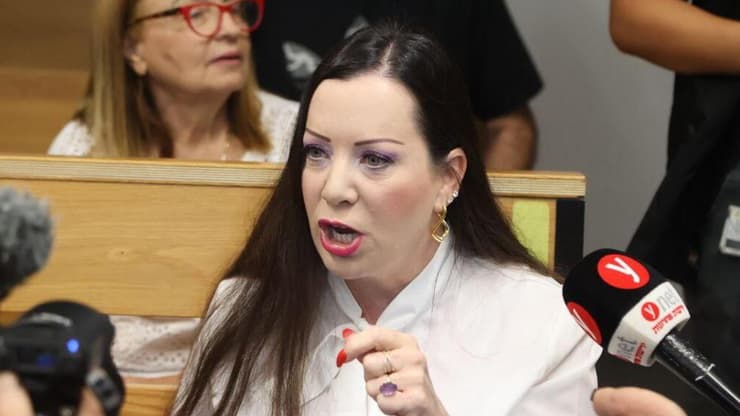 האשימה את היועמ"שית בהפצת "שקרים". גוטליב (צילום: מוטי קמחי) טלי גוטליב בדיון בנושא תביעתו מנדלבליט נגד חברת החדשות ואפי נווה בדרישה למנוע שידור הקלטות נוספות משיחות השניים בבהימ"ש המחוזי בת"א