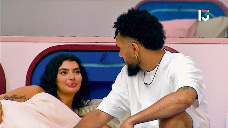 די.ג'יי שארפ עם פרידה עוזיאל ב'האח הגדול' (צילום: מתוך 'האח הגדול', רשת 13) די ג'יי שארפ עם פרידה עוזיאל ב'האח הגדול'