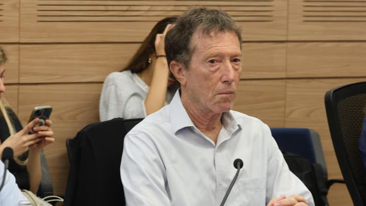 פרופ' אבי שמחון בדיון בוועדה