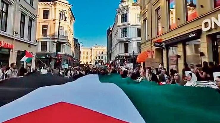 מחאה פרו פלסטינית באוסלו (צילום: מרשת X) הפגנה פרו־פלסטינית