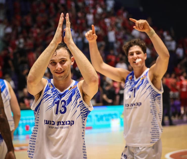 נוחת בירושלים. הובר (צילום: עוז מועלם) אדם אריאל ורועי הובר