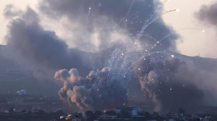 תקיפות נרחבות בדרום לבנון. "חיסלנו תוך שעות את רוב הנשק של נסראללה" (צילום: REUTERS/Aziz Taher) תקיפות נרחבות בדרום לבנון