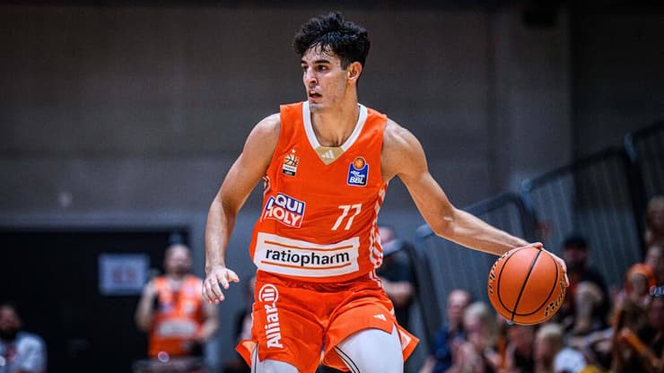 הפסד כואב. בן שרף (צילום: IMAGO/Harry Langer/DeFodi Images, Reuters) בן שרף במדי רטיופארם אולם הגרמנית