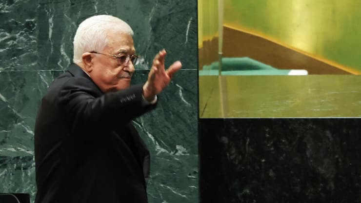 באמירויות דורשים רפורמה ברשות, שלא זוכה לתמיכה. אבו מאזן באו"ם (צילום: Michael M. Santiago / GETTY IMAGES NORTH AMERICA / AFP) נאומו של אבו מאזן בעצרת הכללית של האו"ם