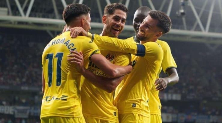 שחקני ויאריאל חוגגים (לה ליגה) שחקני ויאריאל חוגגים