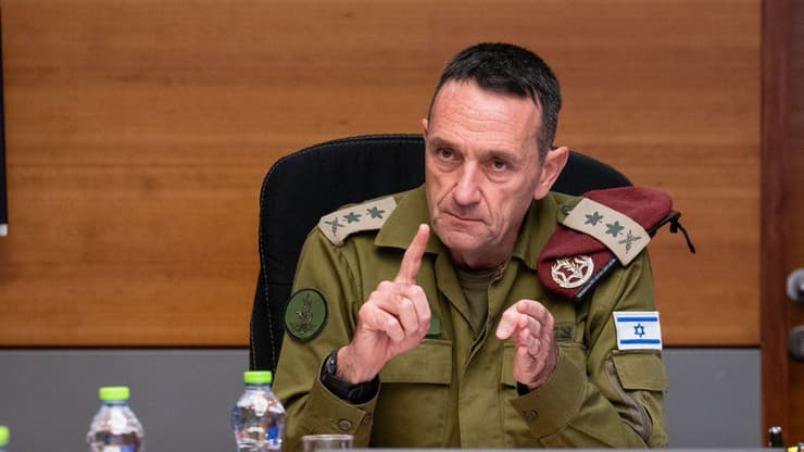 הרמטכ״ל בהערכת מצב בזמן התקיפה בתימן עם חברי פורום המטה הכללי