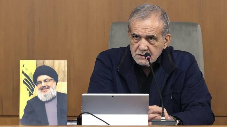 נשיא איראן לצד תמונת נסראללה נשיא איראן מסעוד פזשכיאן לצד תמונתו של חסן נסראללה בישיבת הממשלה