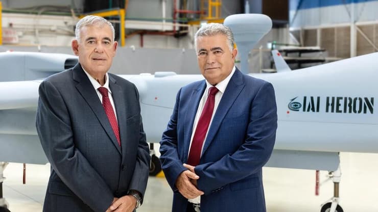 מנכ"ל התעשייה האווירית בועז לוי והיו"ר עמיר פרץ (התעשייה האווירית) מנכ"ל התעשייה האווירית בועז לוי והיו"ר עמיר פרץ