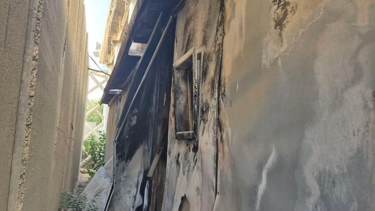 חלון דומה לזה שממנו יצאה מאיה דסיאטניק